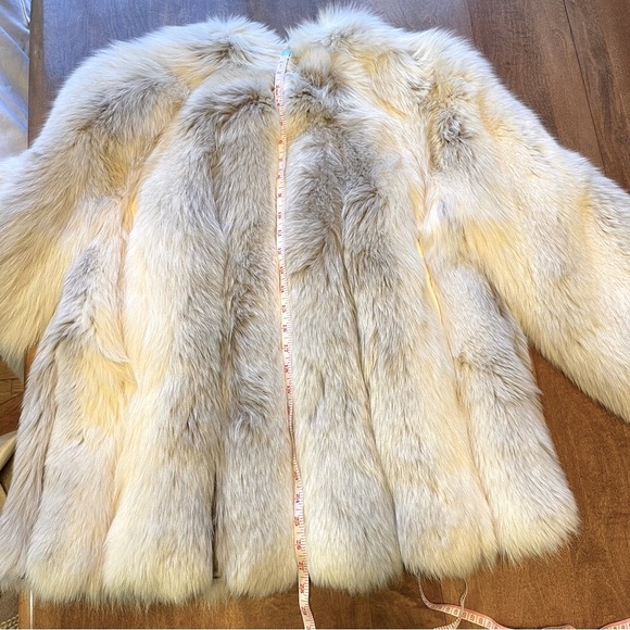 Custom Genuine Vintage Arctic Fox Fur Coat - Excellent Condition, Well Cared For - Picture 10 of 13